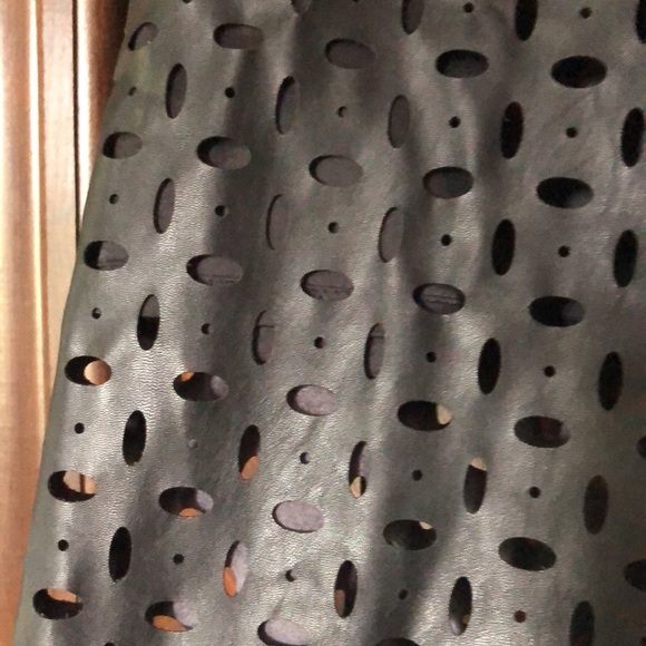 Black perforated #veganleather pencil skirt from Banana Republic size 4 - Picture 3 of 8